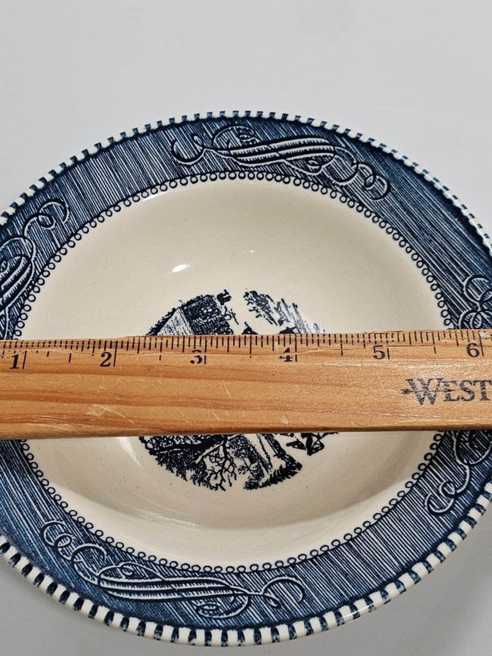 Currier Ives Schoolhouse Blue Bowl 6.5" Royal Pottery winter scene made USA 50s - Picture 6 of 6
